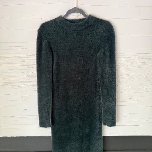 Babaton | M Dark Green Fuzzy Midi Dress – Faux Fur Feel - Picture 2 of 8